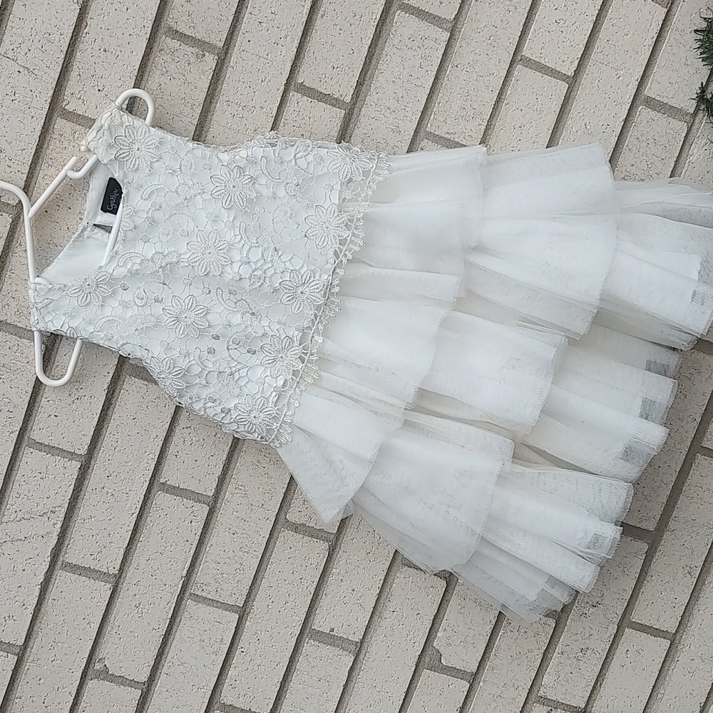WHITE DRESS - Picture 3 of 13